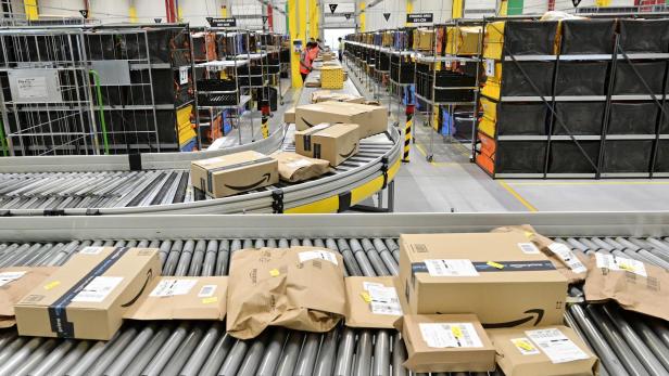 ++THEMENBILD++ AMAZON - VERTEILZENTRUM WIEN LIESING