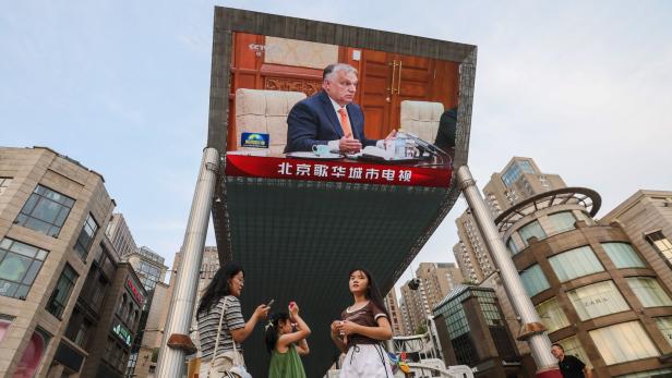 Suche nach der großen Bühne: Ungarns Ministerpräsident auf Besuch in China