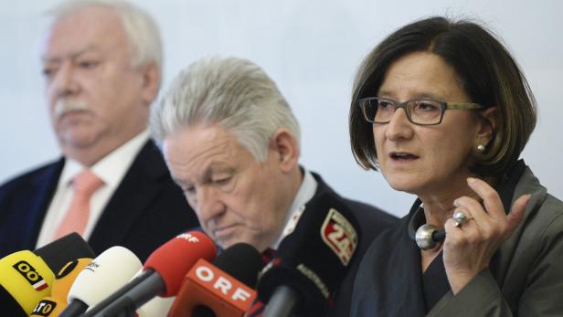 Die Landeshauptleute Michael Häupl (Wien), Josef Pühringer (OÖ) und Innenministerin Johanna Mikl-Leitner.