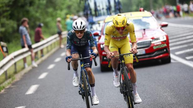 Rasende Abfahrten bei der Tour de France: Am Ende setzte sich Vingegaard (li.) vor Pogacar durch
