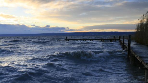 Neusiedler See: Drei Menschen aus Seenot gerettet