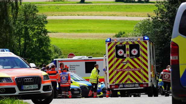 At least 3 dead, 2 injured in incident in Albstadt-Lautlingen, Baden-Wuerttemberg Sohn und Schwiegermutter erschossen: Mutmaßlicher Schütze war Jäger