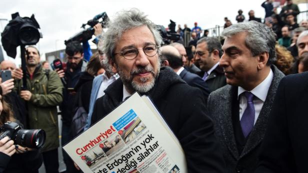 Ex-Chefredakteur Can Dündar und Leiter des Hauptstadtbüros in Ankara, Erdem Gül.