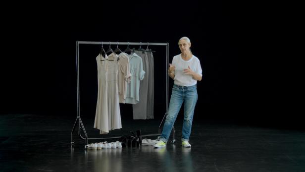 Anne Teresa De Keersmaeker erklärt die Entstehungsgeschichte ihrer Choreografien – anhand der Kostüme