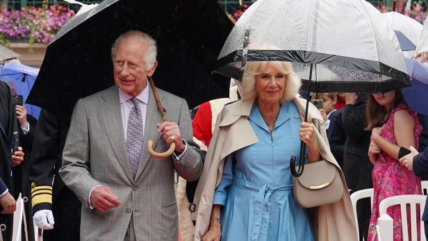 König Charles und Camilla blamieren sich mit Peinlich-Auftritt auf Insel Jersey