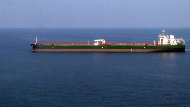 IRAN-OIL-SHIPPING-US Unklar, ob Öl ausgetreten ist: Tanker vor omanischer Küste gekentert, 16 Personen vermisst