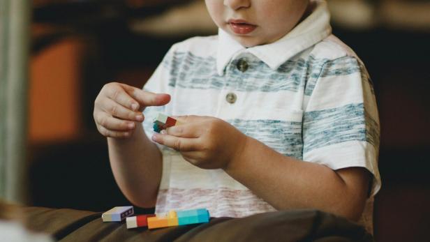 Autismus bei Kindern erkennen: Frühförderung ist sehr wichtig.