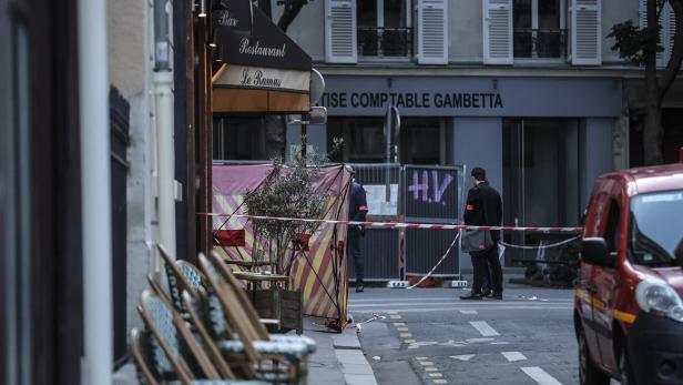 Schwerverletzte und Toter in Paris: Auto rast in Terrasse eines Cafés