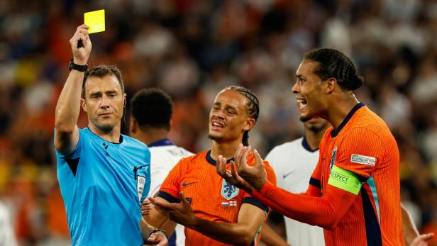 Auch in Österreich dürfen nur noch Kapitäne mit dem Referee sprechen