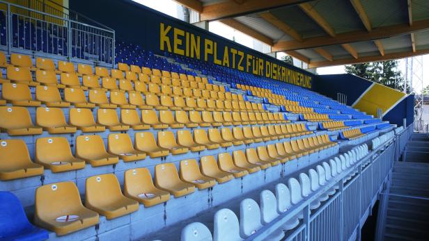 Die Haupttribüne auf der Hohen Warte Die Haupttribüne auf der Hohen Warte