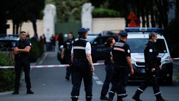 Symbolbild: Polizisten in Paris