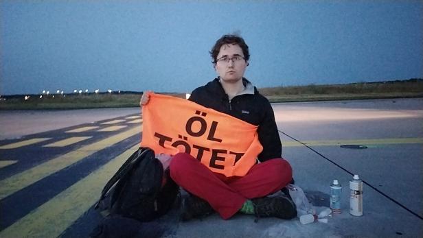 Klimaaktivisten am Flugfeld: Frankfurt musste Flugverkehr einstellen