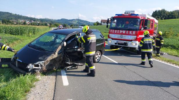 Frau ohne Führerschein verursachte Unfall: Mehrere Verletzte in Steiermark