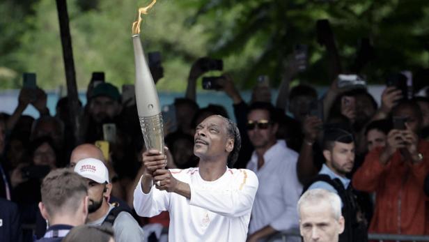 FRANCE-OLY-PARIS-2024-TORCH