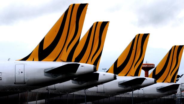 epa02807731 Tiger Airways jets grounded at a maintenance hangar at Melbourne Airport, Australia, on 03 July 2011. More than 35,000 passengers booked with budget carrier Tiger Australia will have to find alternative ways of travelling after the Civil Aviation Safety Authority suspended the airline&#039;s flights. EPA/JOE CASTRO AUSTRALIA AND NEW ZEALAND OUT