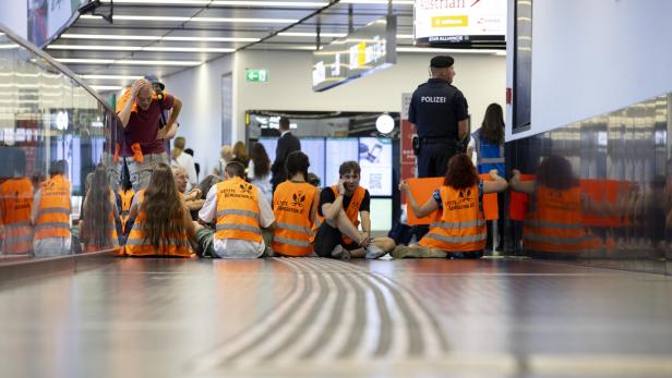 Klimaaktivisten am Wiener Flughafen