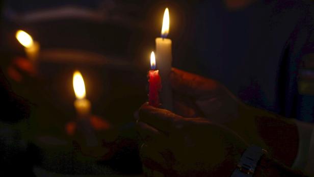 Candle light protest against the killing of Puran Krishan Bhat in Srinagar Prinz Michael von Griechenland im Alter von 85 Jahren gestorben