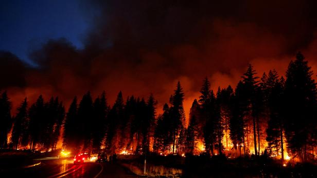 Große Zerstörung: Kampf gegen Waldbrände in Kalifornien dauert an