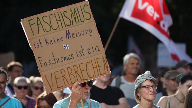 Deutschland: Tausende Demonstranten gegen Rechtsextremisten Sellner