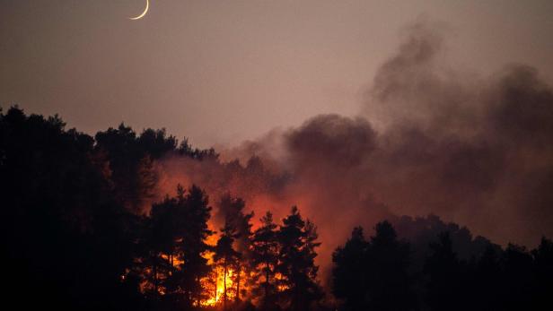 Großer Waldbrand auf bekannter griechischer Urlaubsinsel