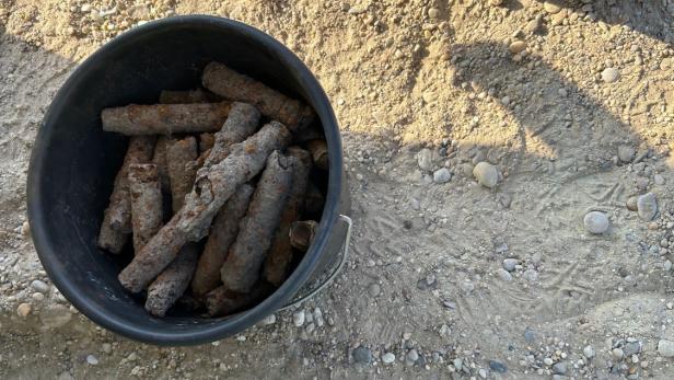 Kriegsmaterial im Augarten: Granaten auf ehemaligem Sportplatz gefunden