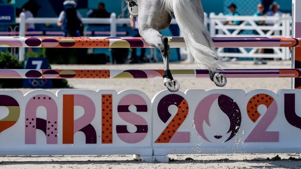 Spektakuläre Bilder beim Springreiten in Versailles