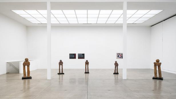 Monumente des Stehenbleibens: Simone Fattal in der Secession