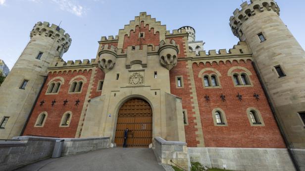 Restaurierungsarbeiten Schloss Neuschwanstein Touristin sperrte Hund in Schließfach ein und besichtigte Schloss
