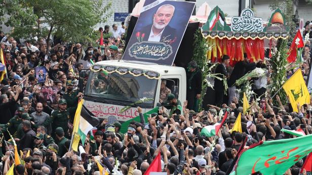 Trauerzug für den politischen Führers der Hamas, Ismail Haniyeh, in Teheran.