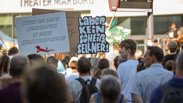 Proteste gegen Besuch von Rechtsextremist Sellner in Marburg