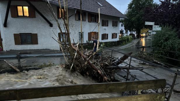 Hochwasser und Erdrutsche: Deutschland von schweren Unwettern betroffen