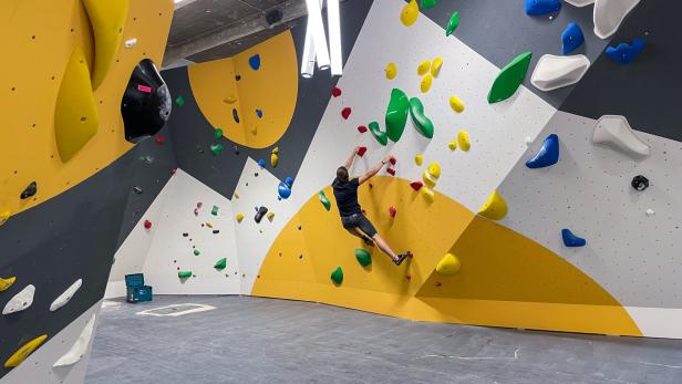 Bouldern in NÖ: Probleme, die mit Kraft und Chalk gelöst werden