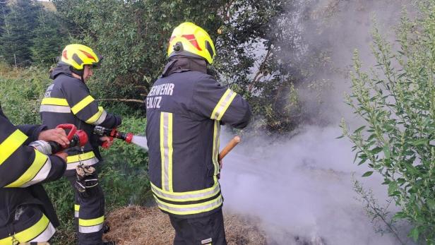 Heu und Wurzelwerk fingen Feuer: Flurbrand konnte verhindert werden