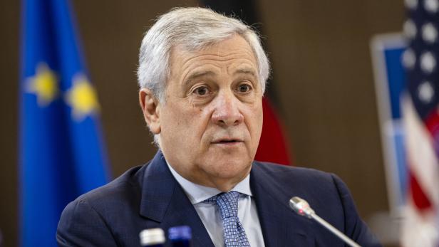 Antonio Tajani bei einem Meeting der G7