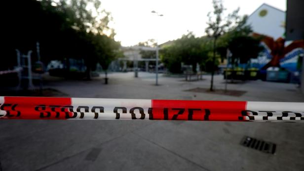 WIEN: POLIZEI-GROSSEINSATZ AM YPPENPLATZ IN OTTAKRING