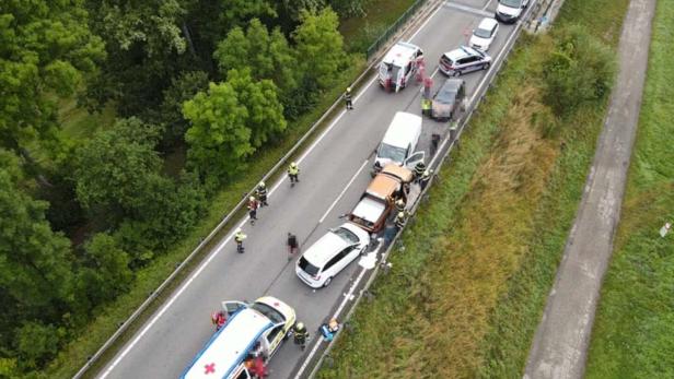 Männer verursachen in Österreich doppelt so viele Verkehrsunfälle wie Frauen