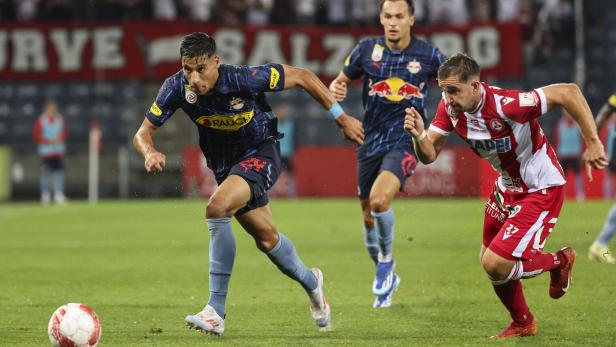 Salzburg-Talent Daghim (l.) wird von Trainer Lijnders forciert