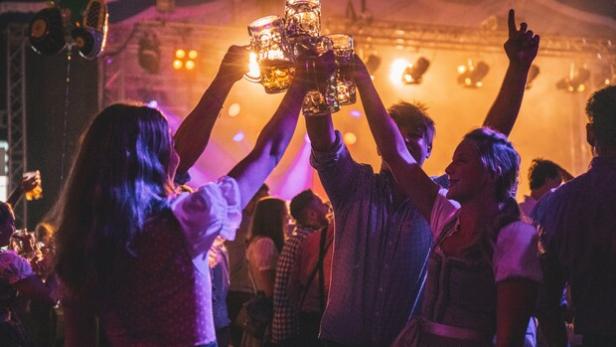 Partystimmung auf der Brunner Wiesn