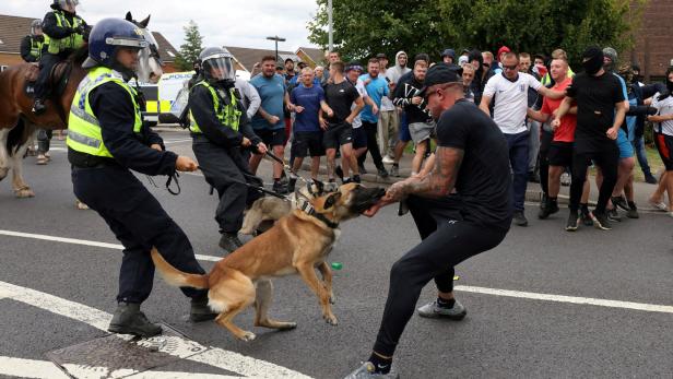 6.000 weitere Polizisten: Großbritannien erwartet nächste Krawall-Welle