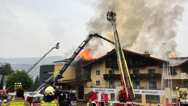 Pongau: Hotel in Flammen - 100 Gäste evakuiert