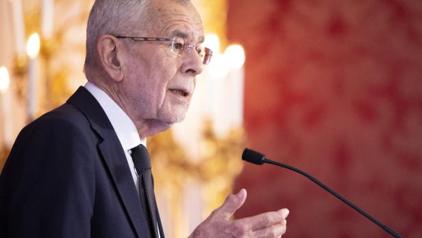 Van der Bellen bedankt sich bei "Swifties", Nehammer lud sie persönlich ein