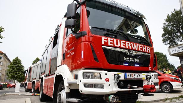 Bezirk Amstetten: 100 Feuerwehrleute bei Bauernhof-Brand im Einsatz