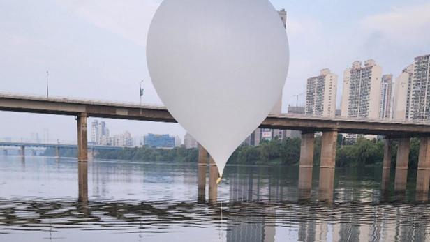 Nordkorea schickt erneut mutmaßliche Müll-Ballons über die Grenze