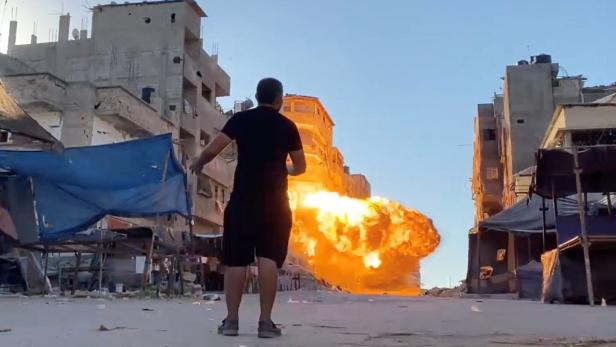 Israelischer Luftangriff auf ein Gebäude im Gazastreifen