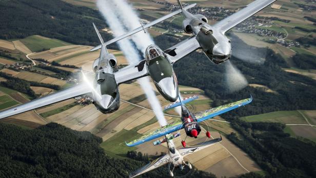 Fliegende Oldtimer in Zeltweg: Motorsport in der dritten Dimension