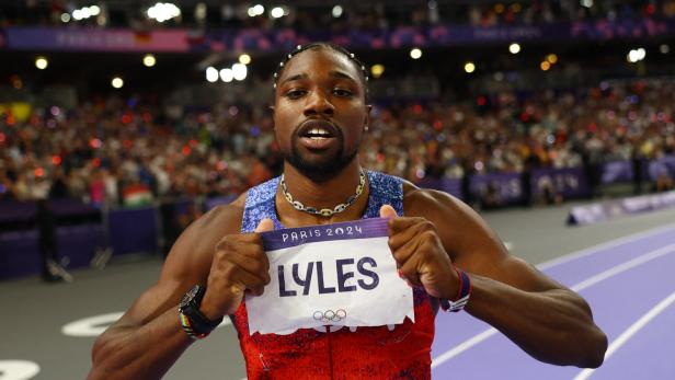 Noah Lyles trug beim Lauf das OMEGA-Modell Speedmaster Dark Side of the Moon Apollo 8 
