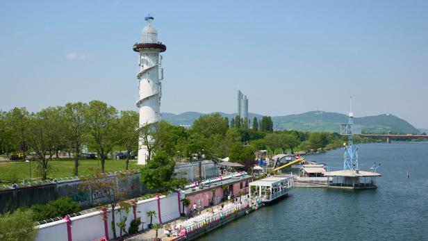 Das Wahrzeichen der Wiener See: Wie der Leuchtturm auf die Donauinsel kam