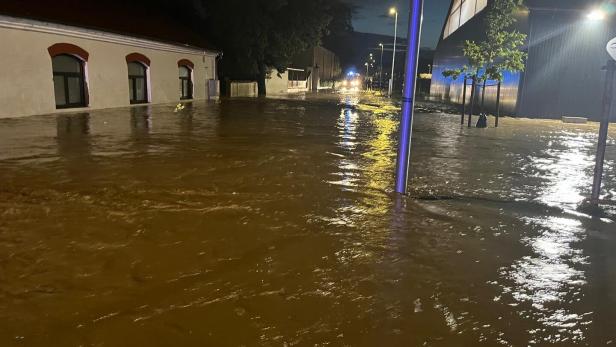 Unwetterchaos in NÖ: Hollabrunn "unter Wasser", über 100 Einsätze