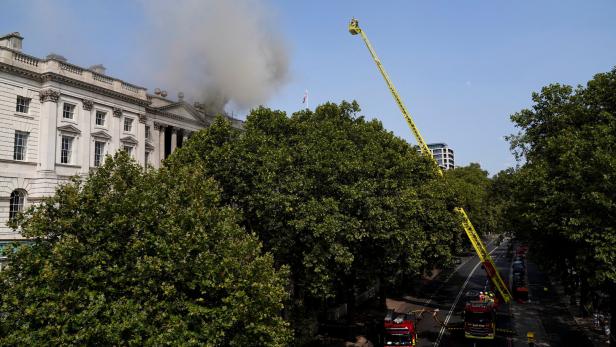 Feuer im historischen Somerset House in London ausgebrochen