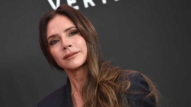 Victoria Beckham mit langen offenen Haaren